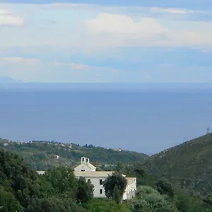 Sea-mountain Apartment